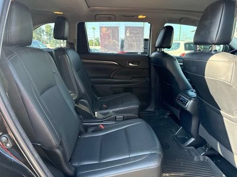 Used 2018 Toyota Highlander Limited Platinum AWD/4WD image 10
