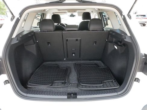 Certified 2025 Volkswagen Taos SEL AWD/4WD image 18
