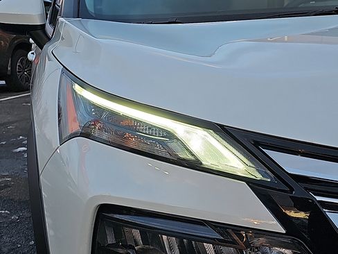 Certified 2025 Nissan Rogue SV image 9