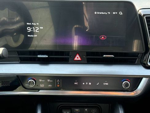Used 2025 Kia Sportage EX FWD image 12