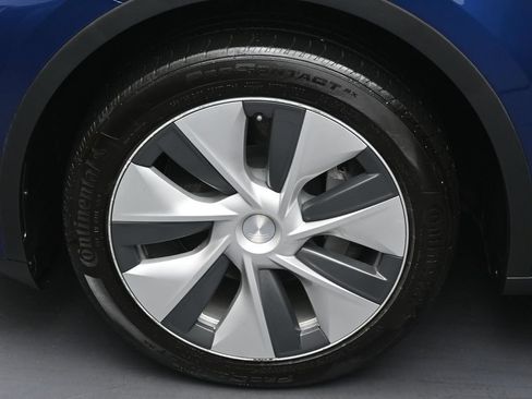 Used 2023 Tesla Model Y Long Range AWD/4WD image 38