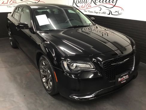 Used 2018 Chrysler 300 Touring w/ Sport Appearance Package image 2