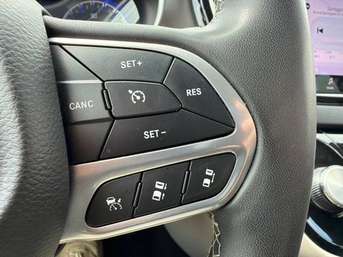 Used 2023 Chrysler Pacifica Touring-L FWD image 51