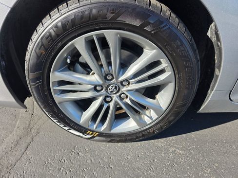 Used 2017 Toyota Camry SE image 7