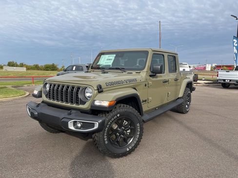 New 2025 Jeep Gladiator Sport image 2