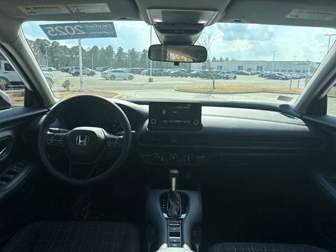 Certified 2025 Honda HR-V LX image 15