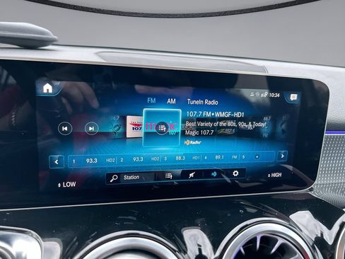 Used 2020 Mercedes-Benz GLB 250 w/ Premium Package image 23