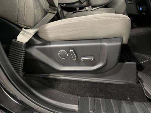 Used 2017 Ford F150 XLT w/ Equipment Group 302A Luxury AWD/4WD image 37