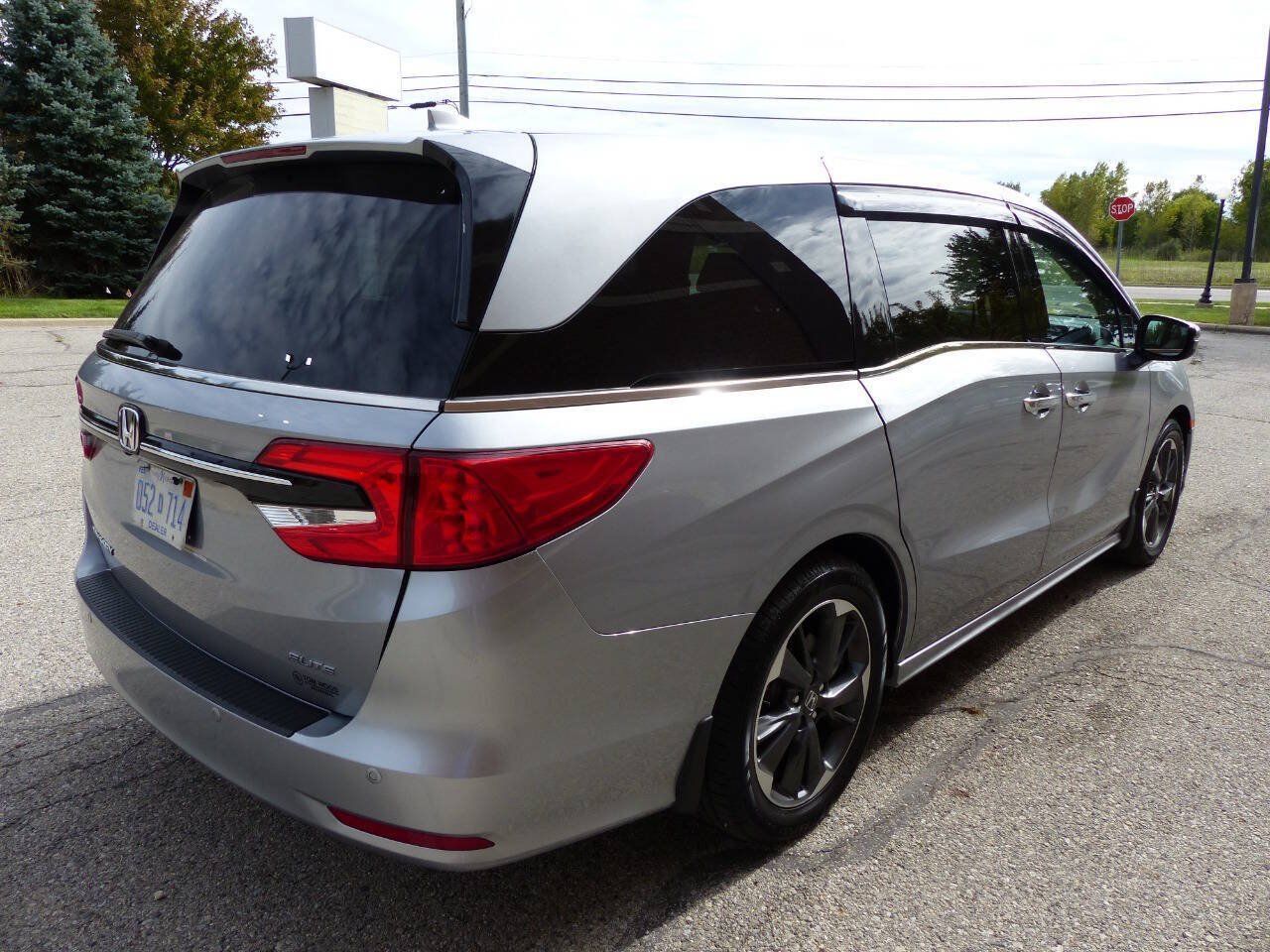 Used 2023 Honda Odyssey Elite image 12