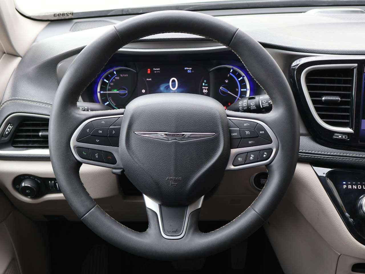 Used 2024 Chrysler Pacifica Limited FWD image 14