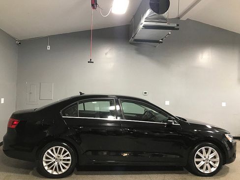 Used 2012 Volkswagen Jetta SEL image 2
