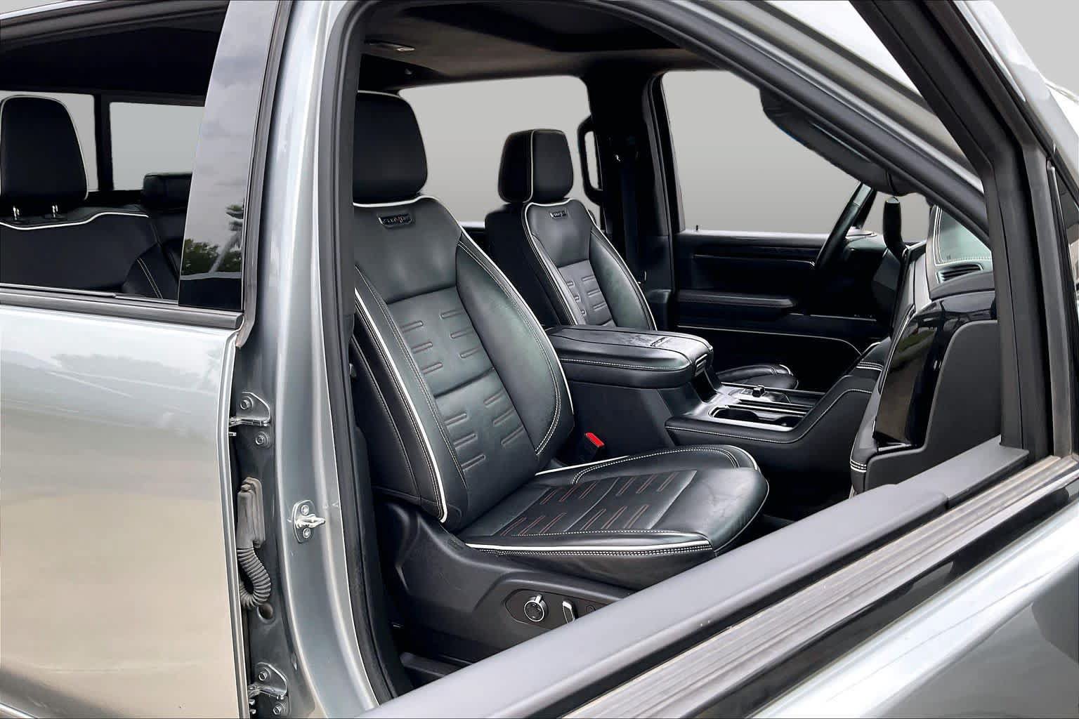 Used 2024 GMC Sierra 2500 AT4X AWD/4WD image 9