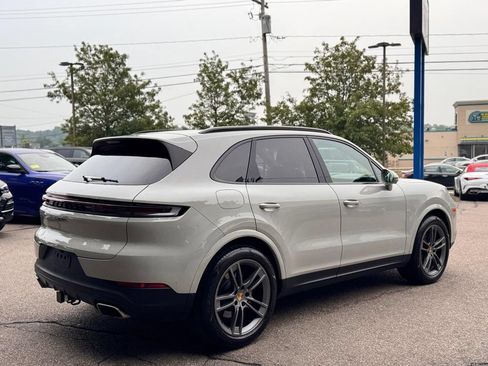 Used 2024 Porsche Cayenne AWD/4WD image 6