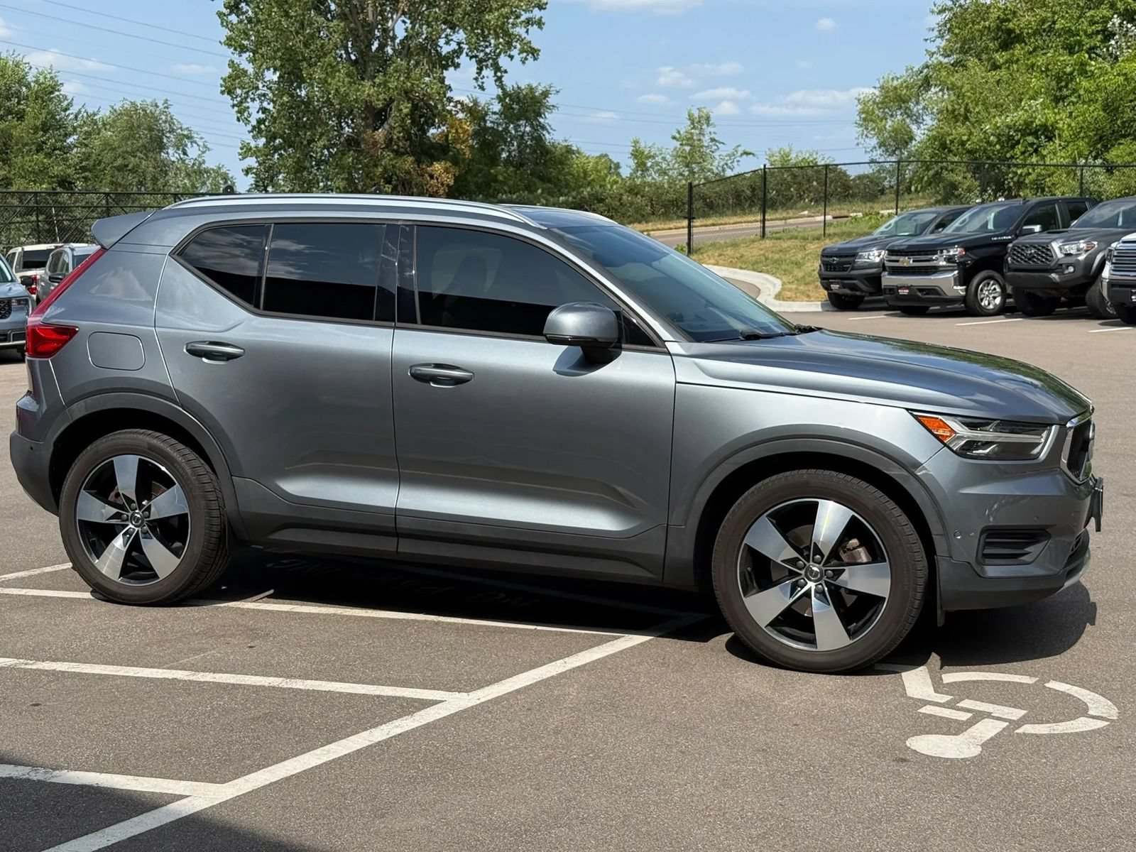 Used 2019 Volvo XC40 T5 Momentum AWD/4WD image 6