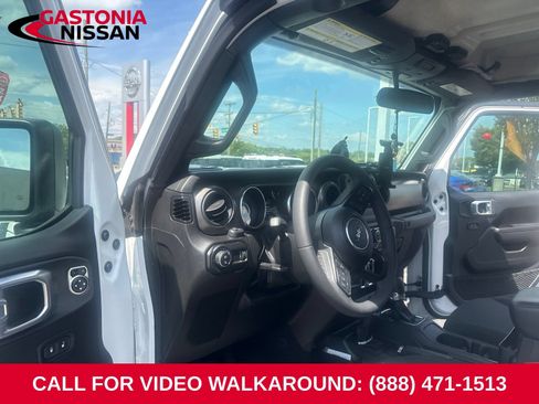 Used 2023 Jeep Gladiator Sport AWD/4WD image 9