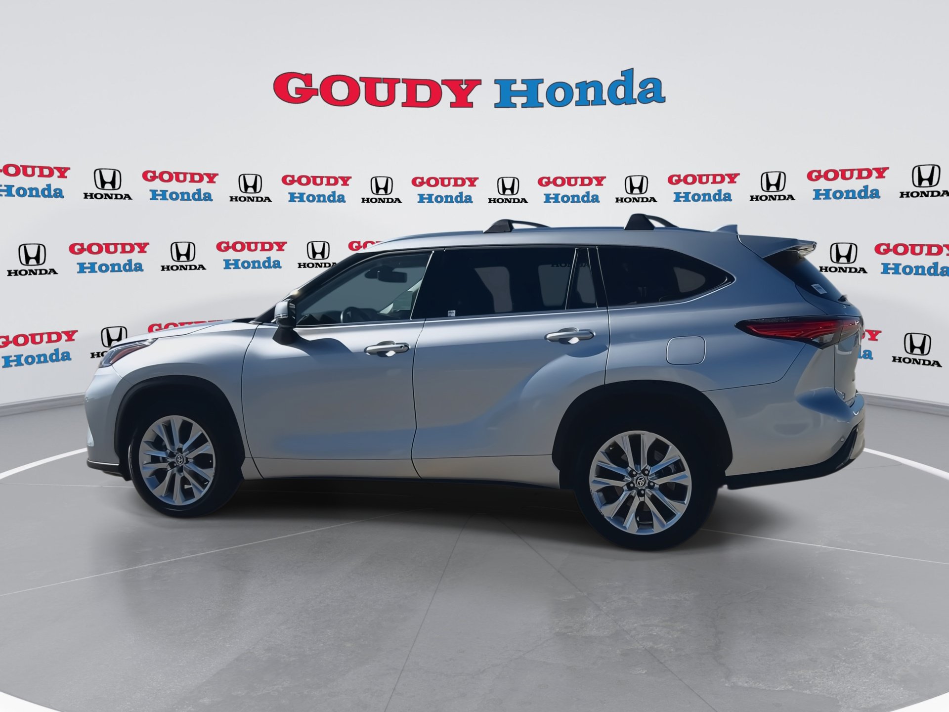 Used 2020 Toyota Highlander Limited FWD image 6