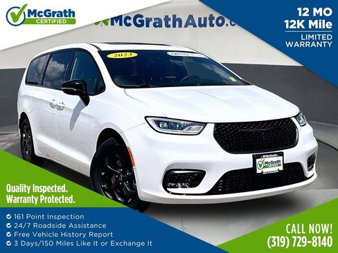 Used 2023 Chrysler Pacifica Limited w/ Uconnect Theater Family Group FWD image 1