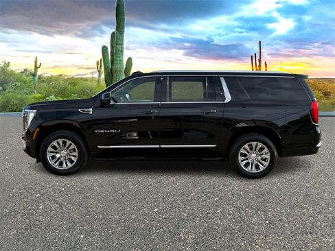 Used 2025 GMC Yukon XL Denali image 6