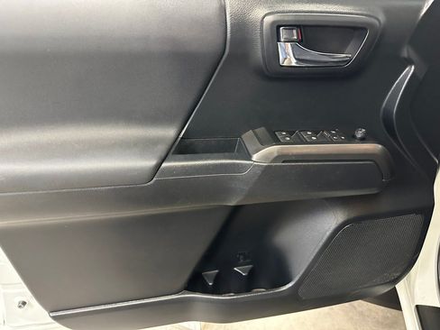 Used 2019 Toyota Tacoma TRD Sport AWD/4WD image 6