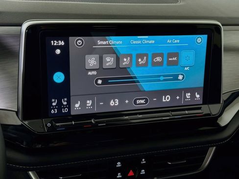 Used 2024 Volkswagen Atlas Cross Sport SE FWD image 18