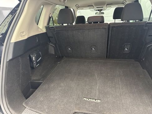 Used 2024 Nissan Rogue S image 38