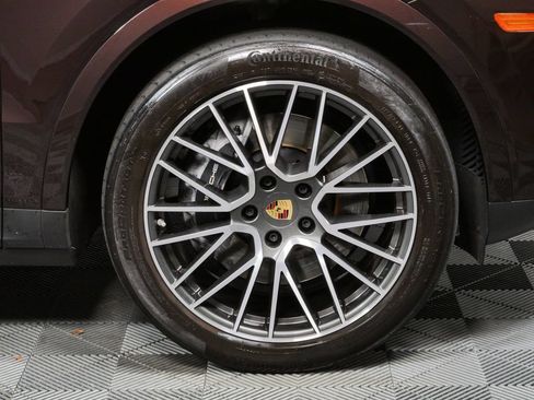 Certified 2023 Porsche Cayenne Coupe AWD/4WD image 40
