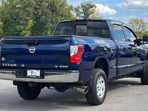 Used 2017 Nissan Titan SV AWD/4WD image 5