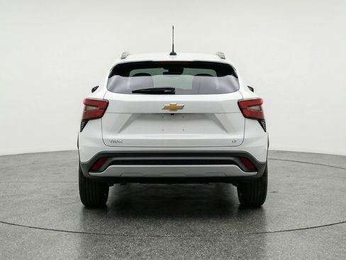 Used 2025 Chevrolet Trax LT FWD image 7