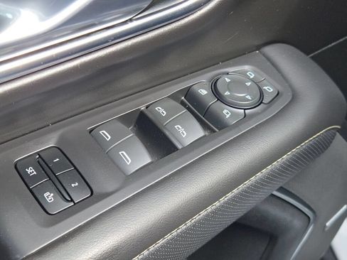 Used 2024 GMC Yukon XL SLT w/ SLT Luxury Package AWD/4WD image 25