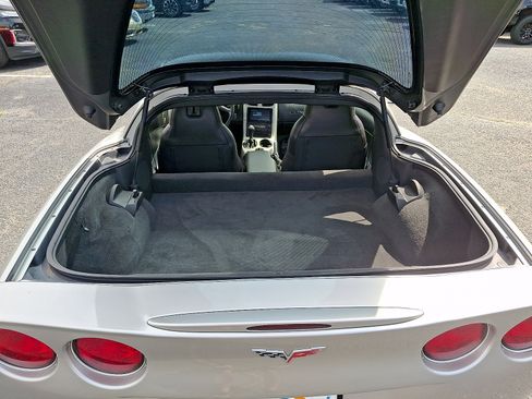 Used 2005 Chevrolet Corvette Coupe w/ Preferred Equipment Group RWD image 26