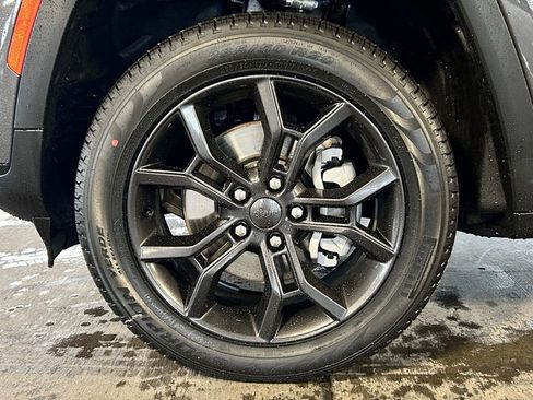 New 2025 Jeep Grand Cherokee L Limited image 8