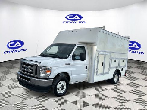 Used 2023 Ford E-350 and Econoline 350 Super Duty w/ Power Windows & Locks Group RWD image 10