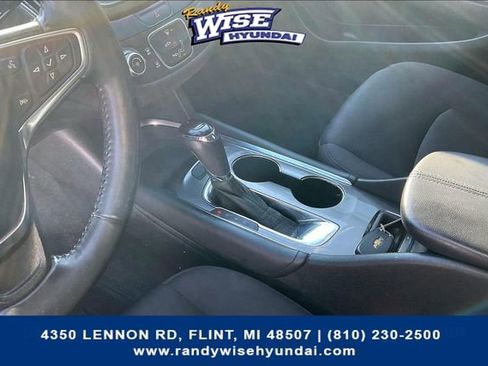 Used 2018 Chevrolet Malibu LT image 16