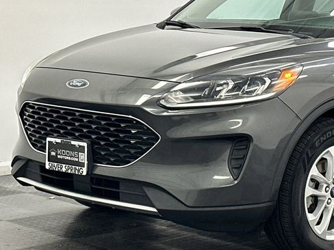 Used 2020 Ford Escape SE image 2