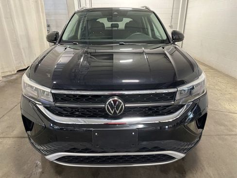 Used 2022 Volkswagen Taos SE image 2