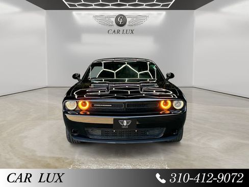 Used 2015 Dodge Challenger SXT RWD image 8