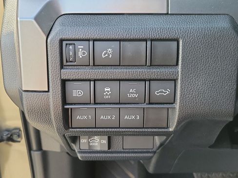 Used 2024 Toyota Tacoma TRD Off-Road w/ TRD Off Road Premium Package AWD/4WD image 31