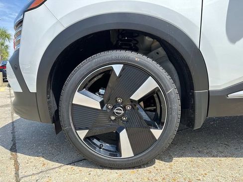 New 2025 Nissan Kicks SR image 3