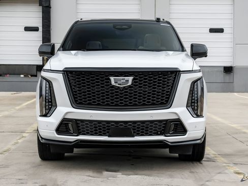 Used 2025 Cadillac Escalade V w/ LPO, ONYX Package AWD/4WD image 30