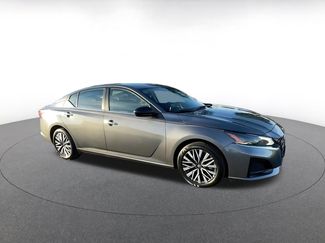 Used 2025 Nissan Altima 2.5 SV video 2