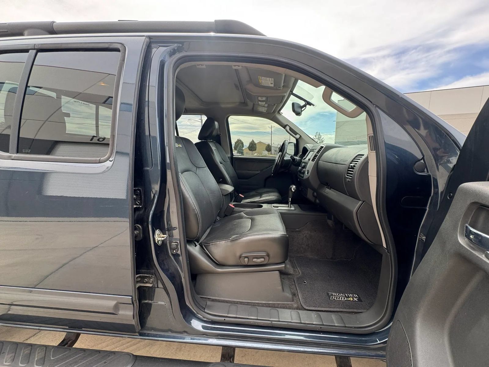 Used 2016 Nissan Frontier PRO-4X w/ Pro-4x Luxury Package AWD/4WD image 12