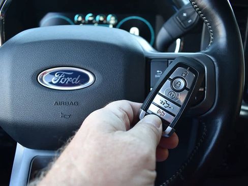 Used 2022 Ford F150 Lariat w/ Trailer Tow Package image 12