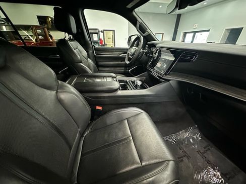 Used 2022 Jeep Wagoneer Series II image 19