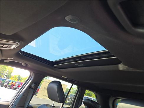 New 2025 Jeep Grand Cherokee Altitude image 29