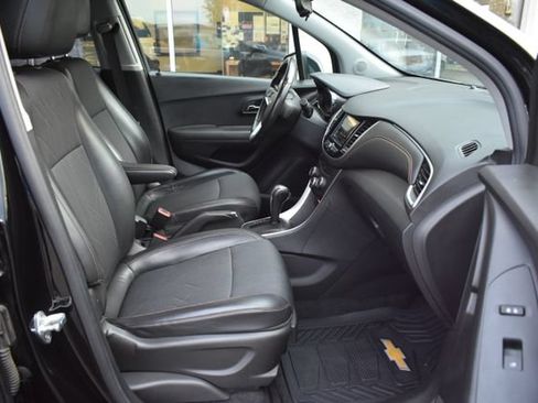 Used 2019 Chevrolet Trax LT w/ LT Convenience Package AWD/4WD image 37