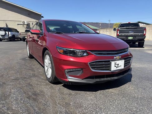 Used 2018 Chevrolet Malibu LT image 2