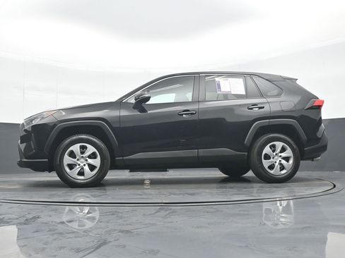 Used 2022 Toyota RAV4 LE image 27