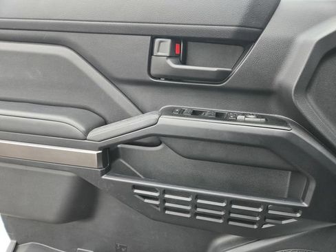 Certified 2025 Toyota 4Runner SR5 AWD/4WD image 21