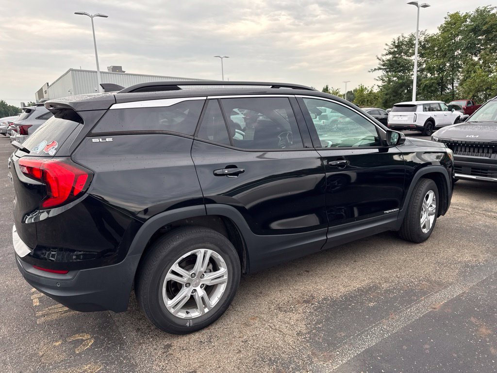 Used 2020 GMC Terrain SLE w/ Driver Convenience Package FWD image 4