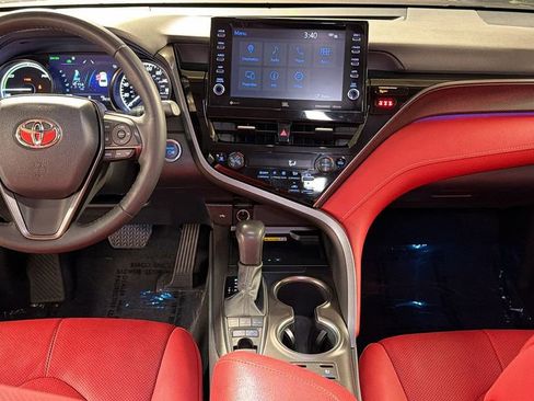 Used 2022 Toyota Camry XSE w/ Navigation Upgrade Package image 13
